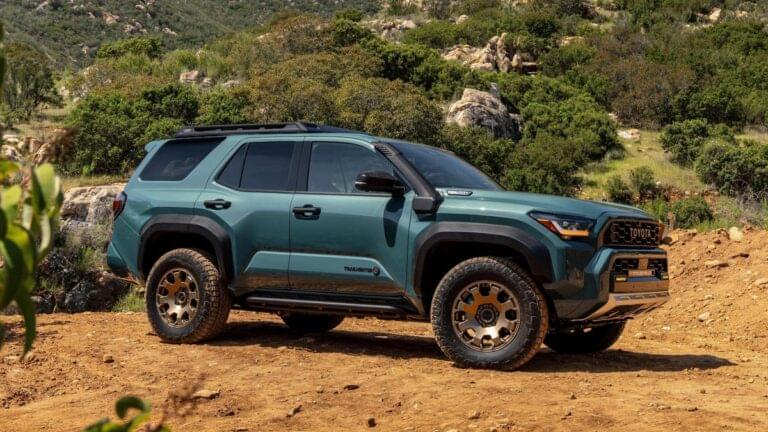 The truly new 2025 Toyota 4Runner gets a turbo hybrid and great off-road features